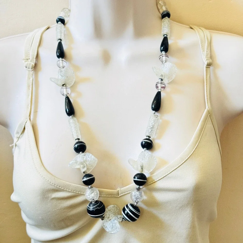 VTG‎ Necklace End Of Day Swirl Glass Beads White Black Venetian Murano Italy 28